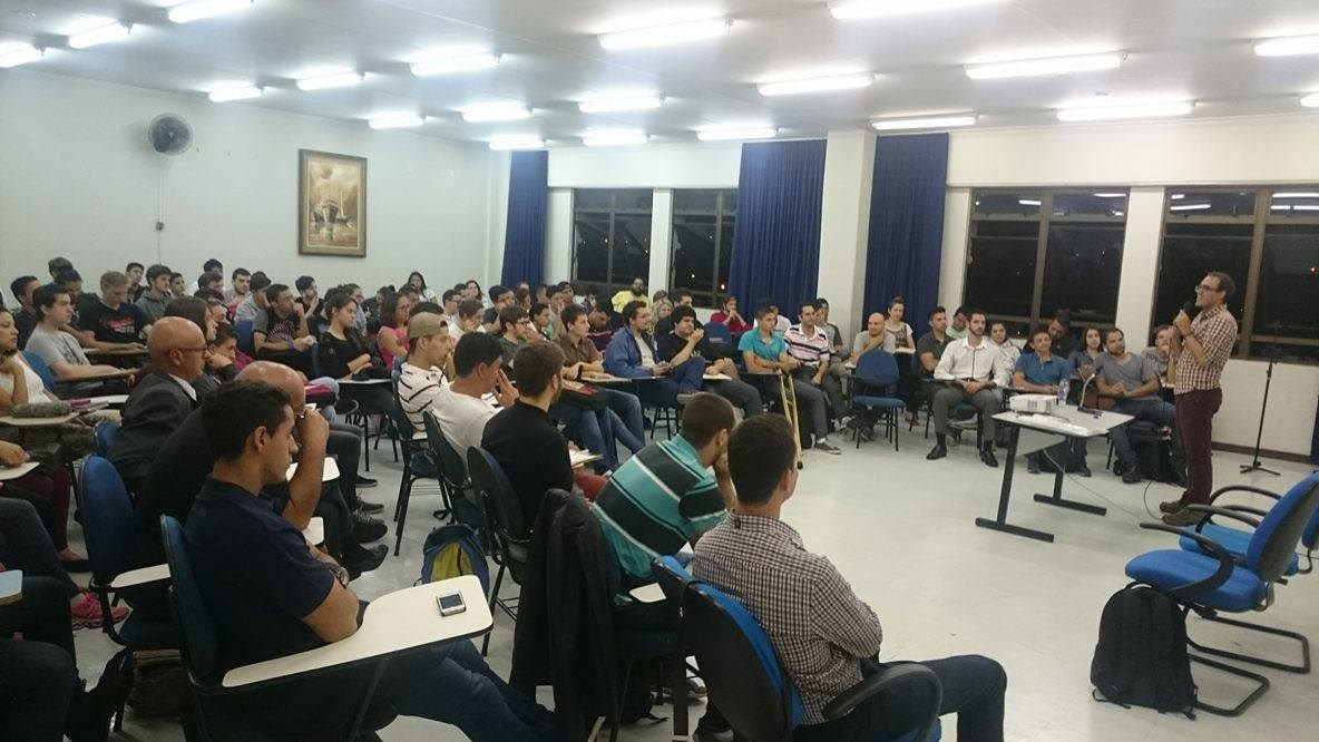 Lecture hall full of students.